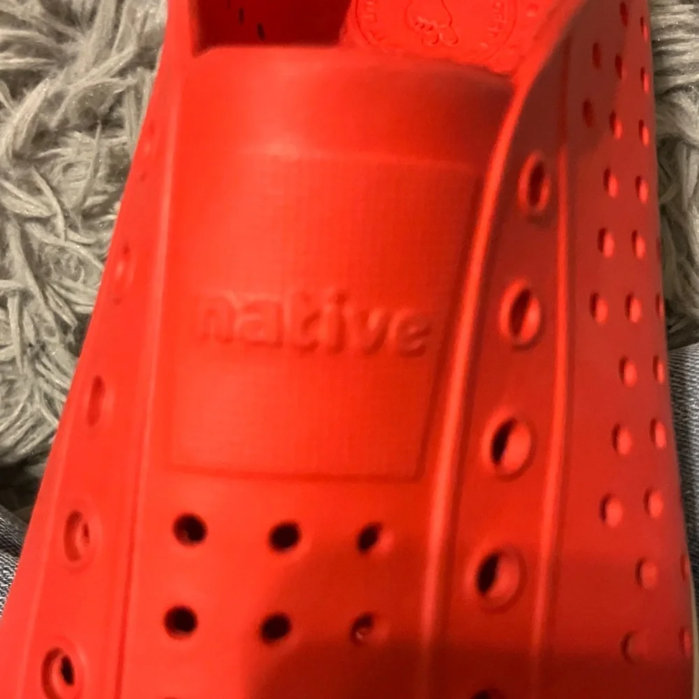 Native Jefferson Rubber Slip On Shoe J Size 6 Red Waterproof UNISEX